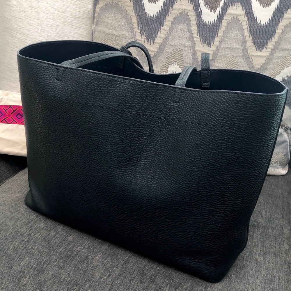 HOST PICK!🔥Tory Burch Tassel Leather Tote Handbag - Picture 8 of 13
